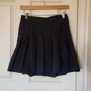 Black mini tennis skirt with elastic waist band